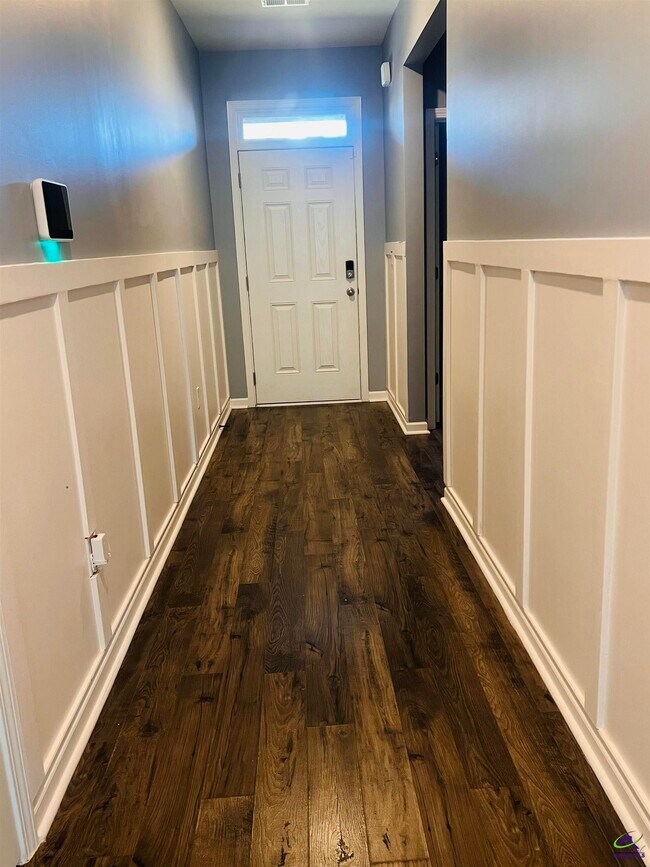 Foto del edificio - 118 Alton Tucker Sr. Boulevard