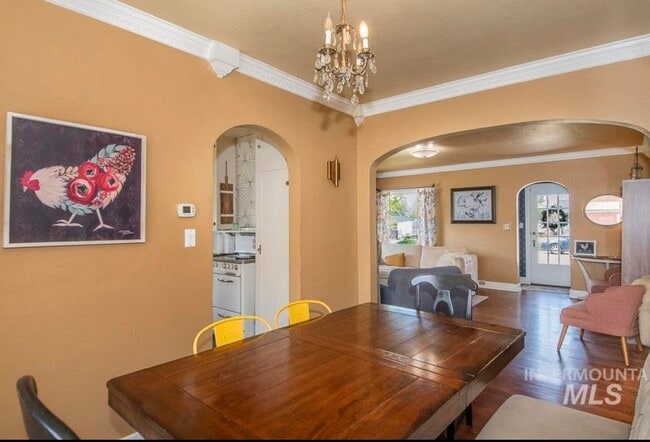 Building Photo - 1024 13th Ave S