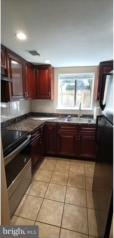 Foto principal - 8030 Ditman St