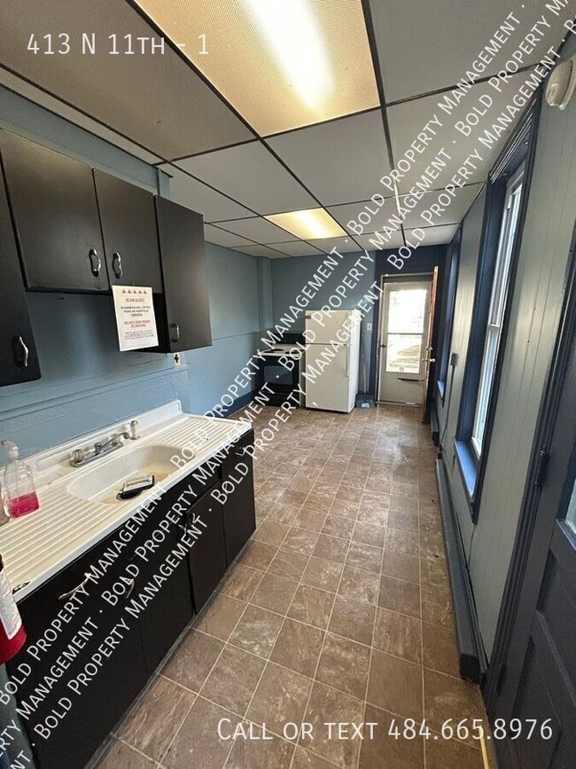 Building Photo - 413 N 11th-1