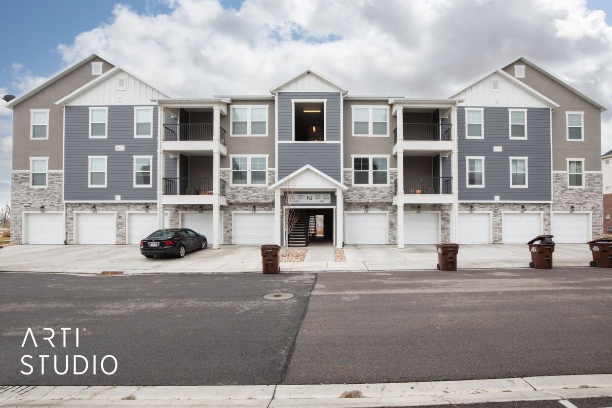 Primary Photo - Beautiful Condo in Vineyard