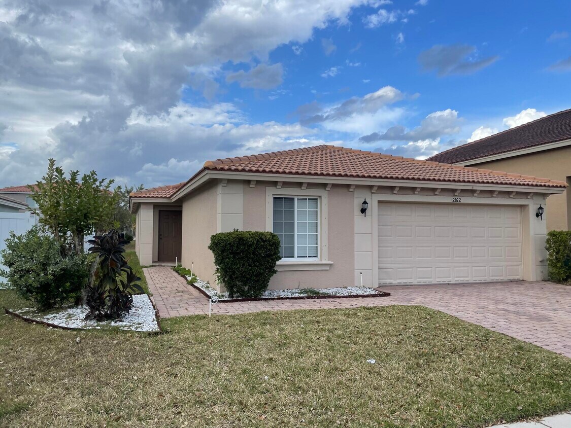 Foto principal - 2162 Newport Isles Blvd