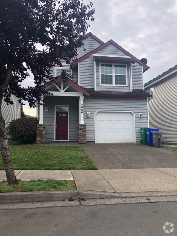 Kelly Creek Apartments for Rent with Hardwood Floors Gresham, OR 4