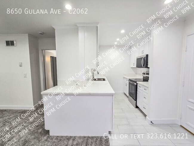 Foto del edificio - 8650 Gulana Ave