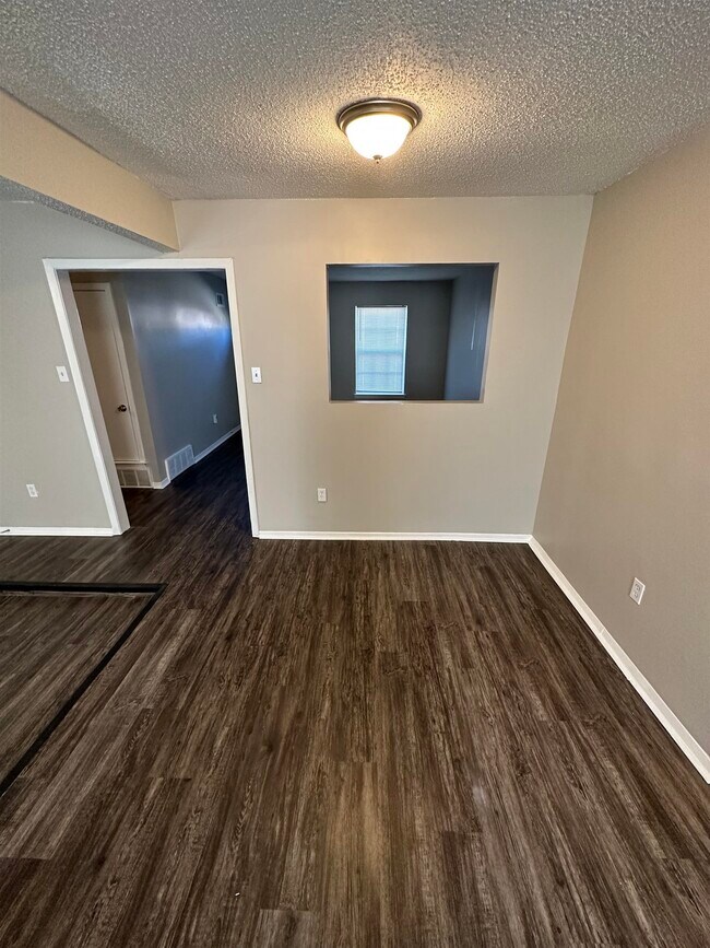 Building Photo - 6313 Leamont Dr