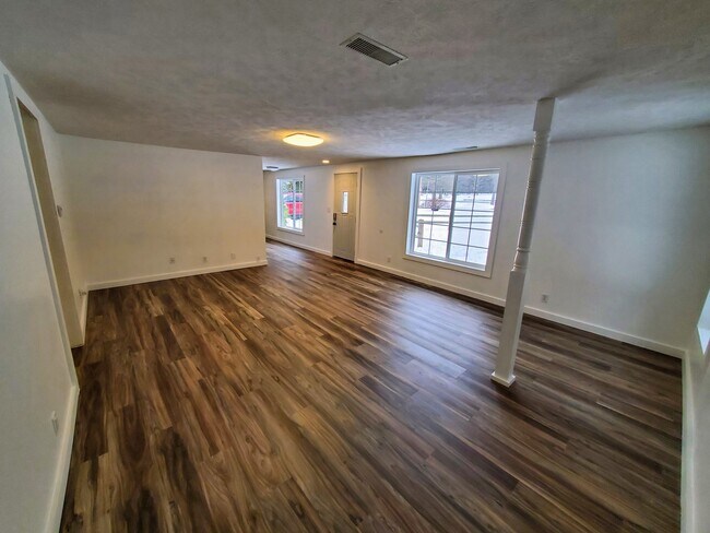 Living room area - 624 E Lewis St