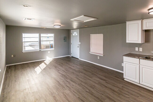 Building Photo - Charming and Convenient: Discover 1222 NW ...