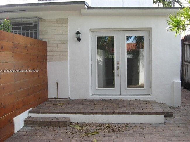 Building Photo - 310 SW 34th Ave