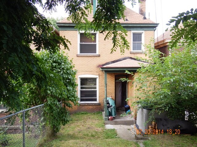 Parte trasera de la casa - 940 Greenfield Ave
