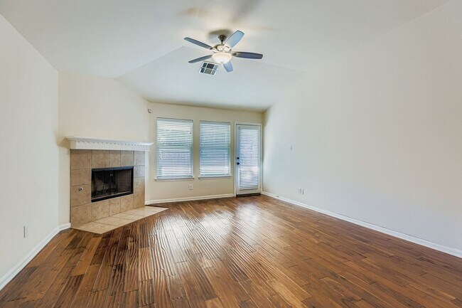 Foto del edificio - 3 BR/2 bath single-story w/community pool in Canyon Springs!