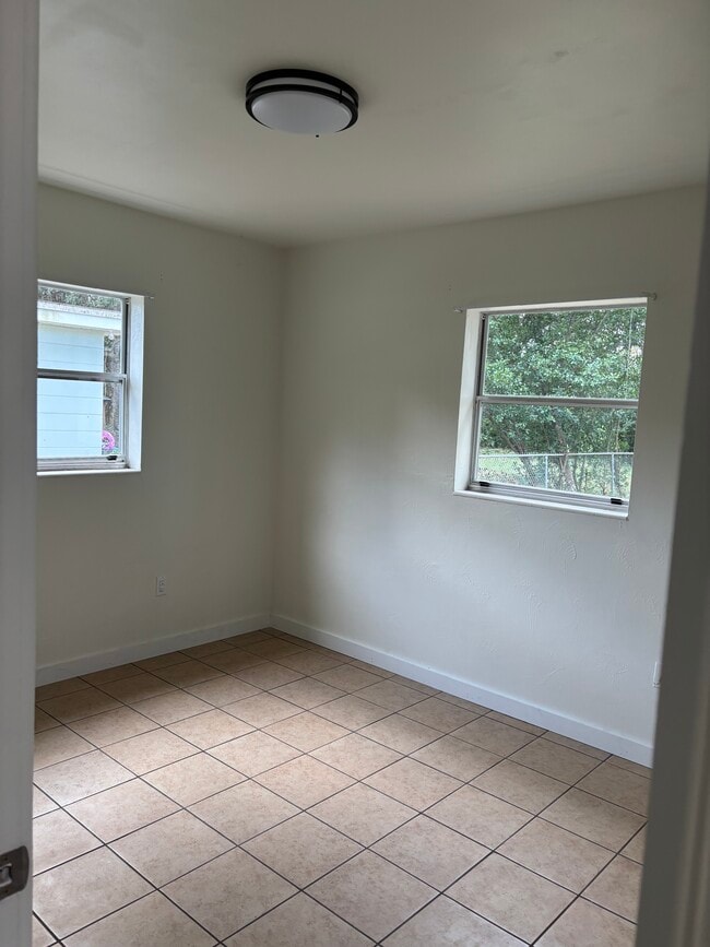 Building Photo - 1207 Crestwood Dr