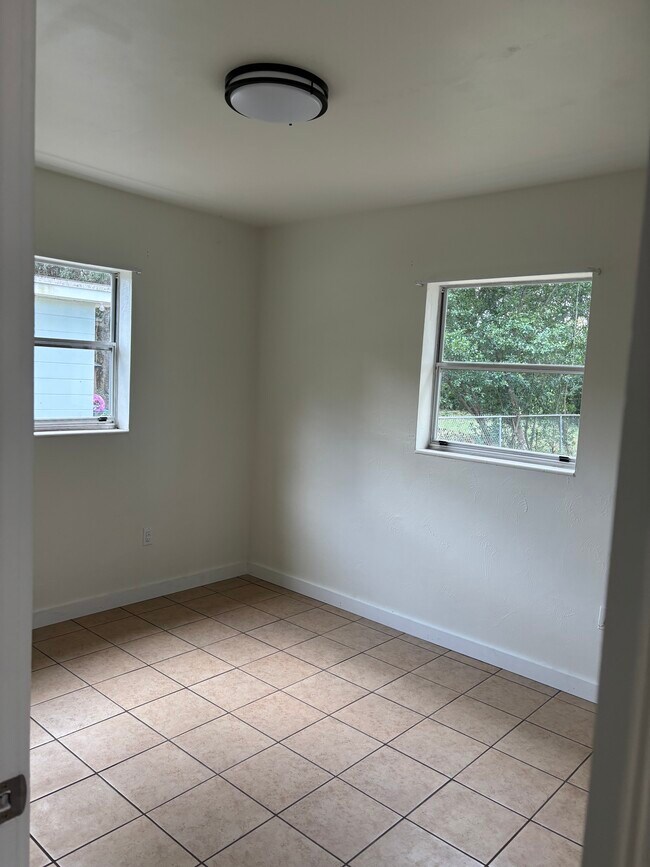 Foto del edificio - 1207 Crestwood Dr