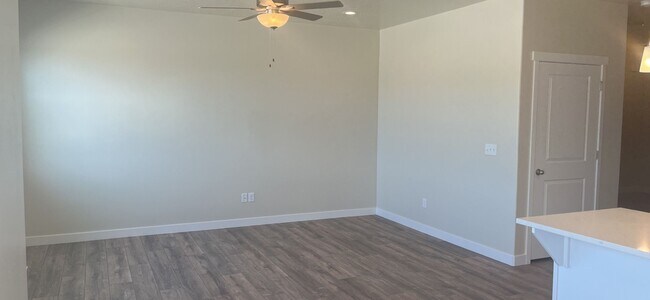 Building Photo - Brand New Townhome on Hilltop Haven