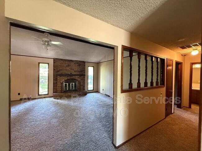Building Photo - 3715 S Walnut Hill Dr