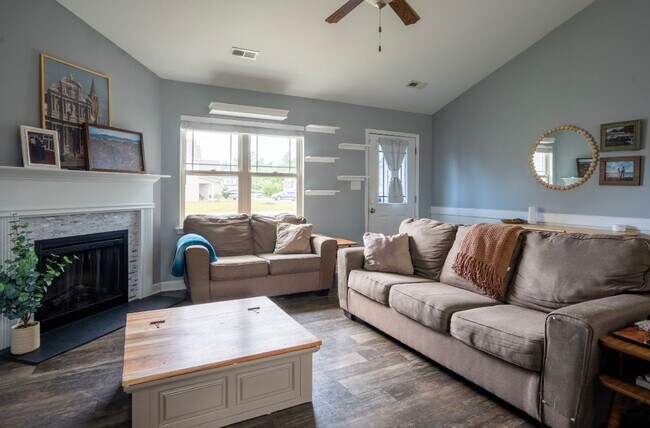 Foto del edificio - 3 Bedroom, 2 bath beautiful home - Bridgeport Community Sneads Ferry