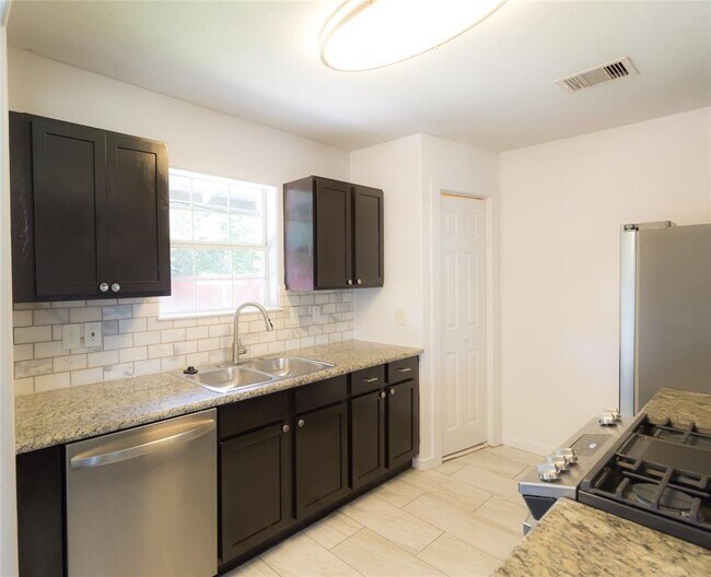 Foto del edificio - 5223 Keystone St