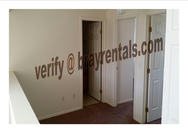 Building Photo - 493 Cedar Glen Way