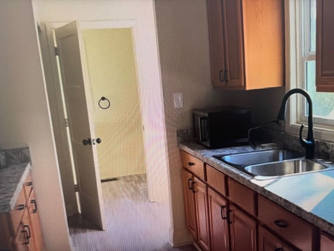 Building Photo - 129 Sweeper Smith Rd