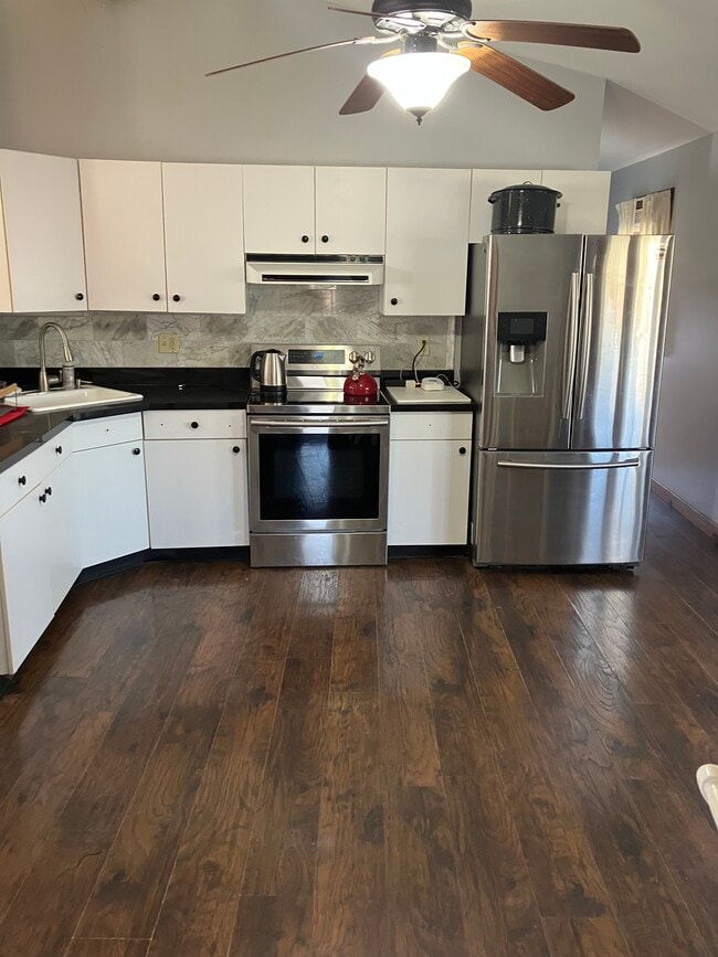 Building Photo - 43 Shasta Dr