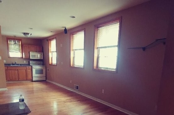 Primary Photo - 936 W Porter St