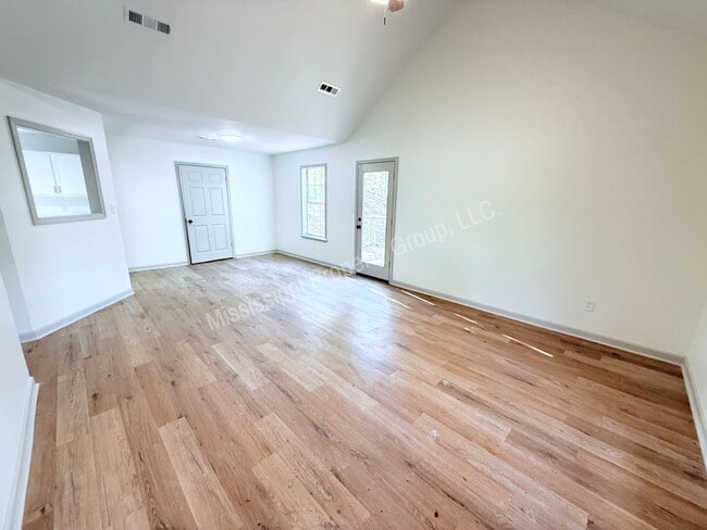 Building Photo - 3BR/2BA For Rent