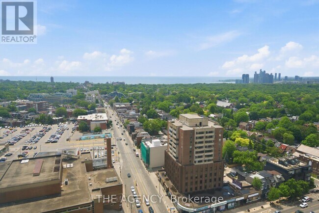 Building Photo - 2350 Dundas St W