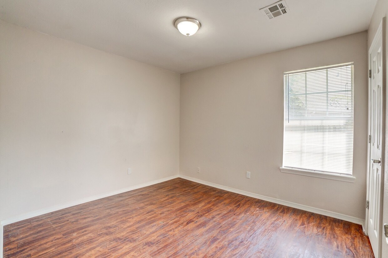 Primary Photo - Stunning Bixby Home Available For Rent!