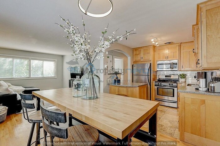 Primary Photo - Beautiful Spacious Apartment For Rent, ALL...