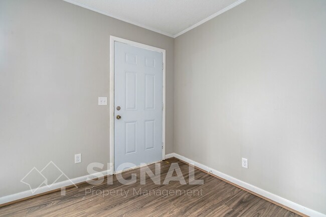 Building Photo - 4848 Shady View Dr