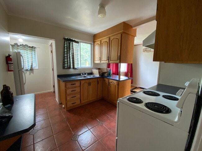 Building Photo - 72 Grenfell Ave