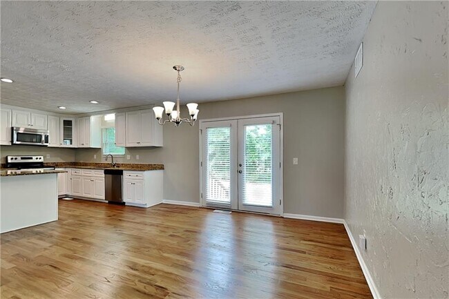 Foto del edificio - 4414 Treeline Way