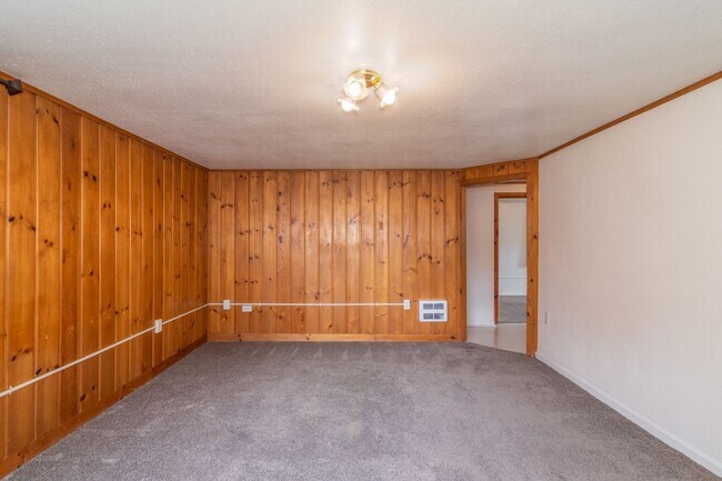 Foto del edificio - 2 Bed 1 Bath Home Located Less than a Minu...