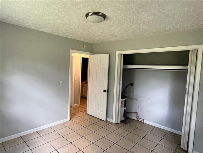 Foto del edificio - 2 BED 1 BATH READY TO RENT IN PLANT CITY!