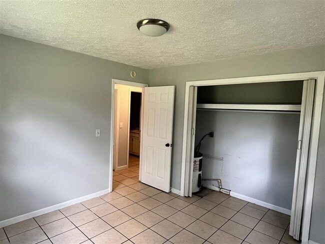 Building Photo - 2 BED 1 BATH READY TO RENT IN PLANT CITY!