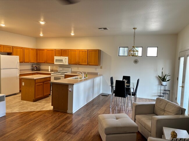 Foto del edificio - 1251 E Runaway Bay Dr