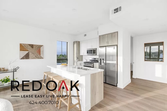 Building Photo - 12444 Chandler Blvd