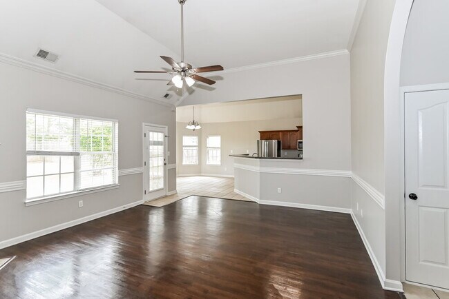 Building Photo - 2552 Pyramid Dr