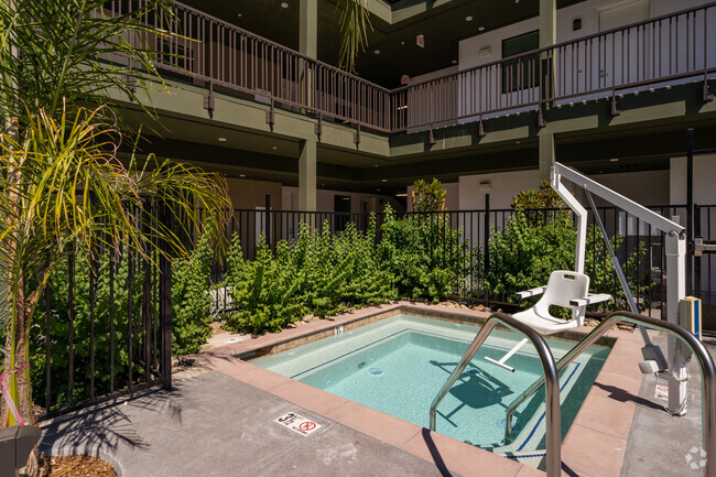 Jacuzzi - Bella Creek Apartments