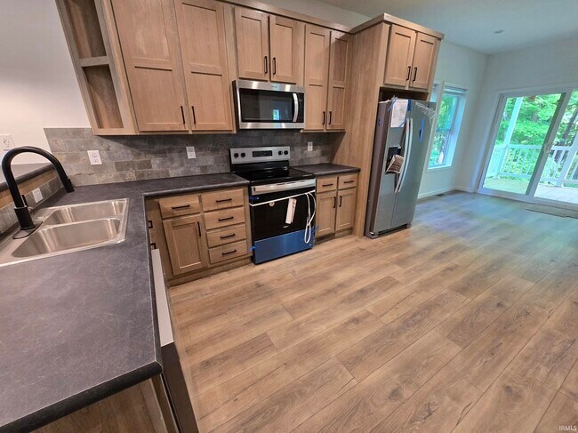 Foto del edificio - 2403 N Headley Rd