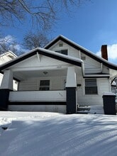 Building Photo - 1033 Chalker St