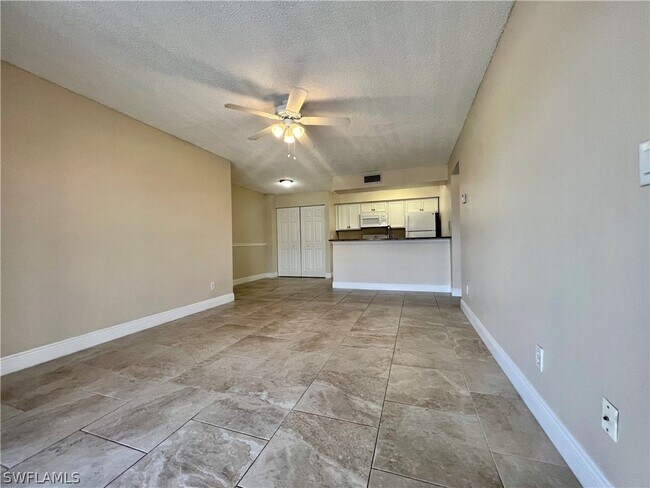 Building Photo - 5321 Summerlin Rd