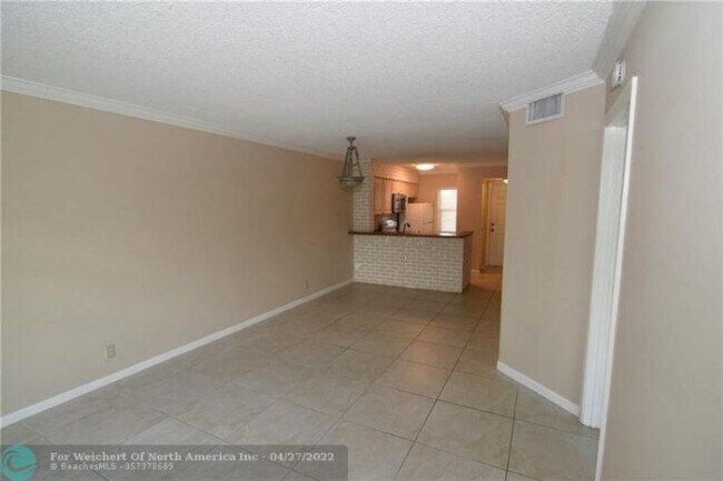 Building Photo - 2104 S Cypress Bend Dr