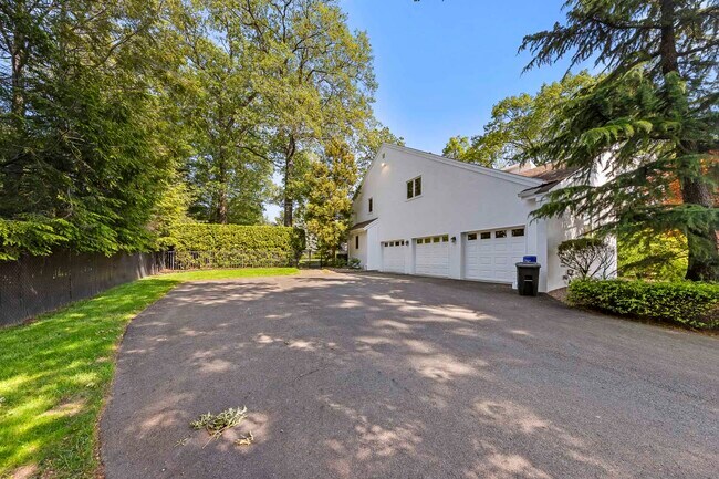 Building Photo - 172 Truman Dr