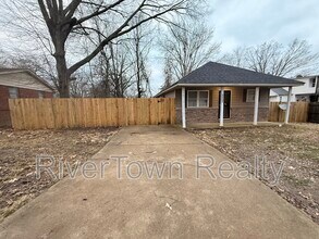 Building Photo - 4669 Raleigh Lagrange Rd