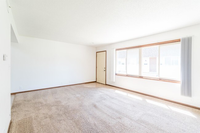Building Photo - 3211 Terrace Dr