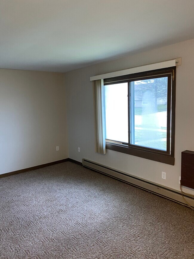 Living room - 1652 Sunfield St