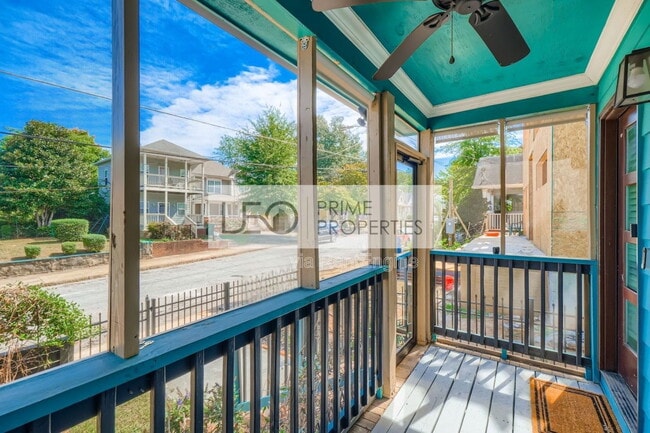 Foto del edificio - 677 Ira St SW