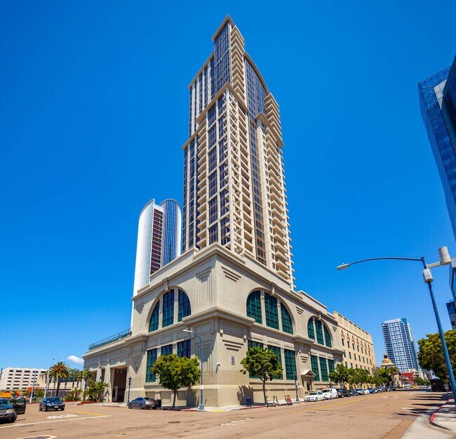 Building Photo - 700 W E St