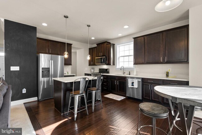 Foto del edificio - 6775 McCormick Dr