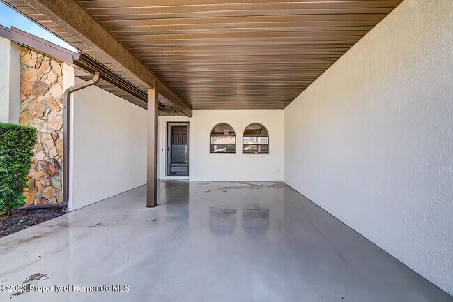 Foto del edificio - 9187 Lingrove Rd